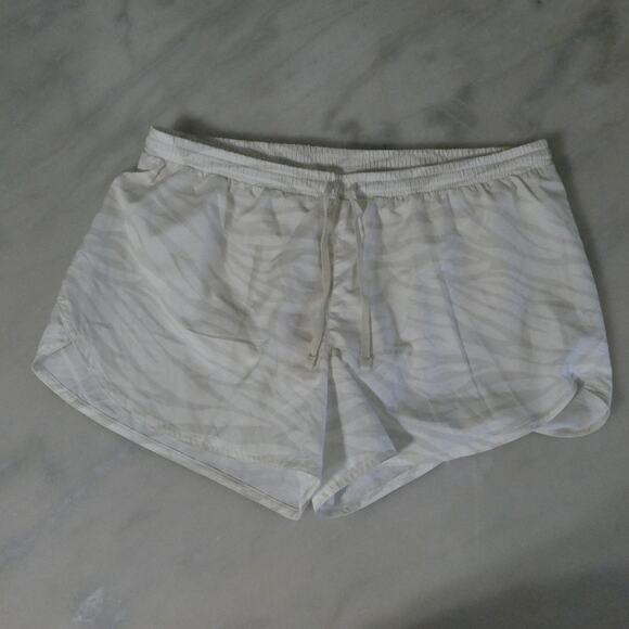 Old Navy Active Women's Large Shorts go dry liner Ivory tiger print lined NWT - Picture 1 of 6